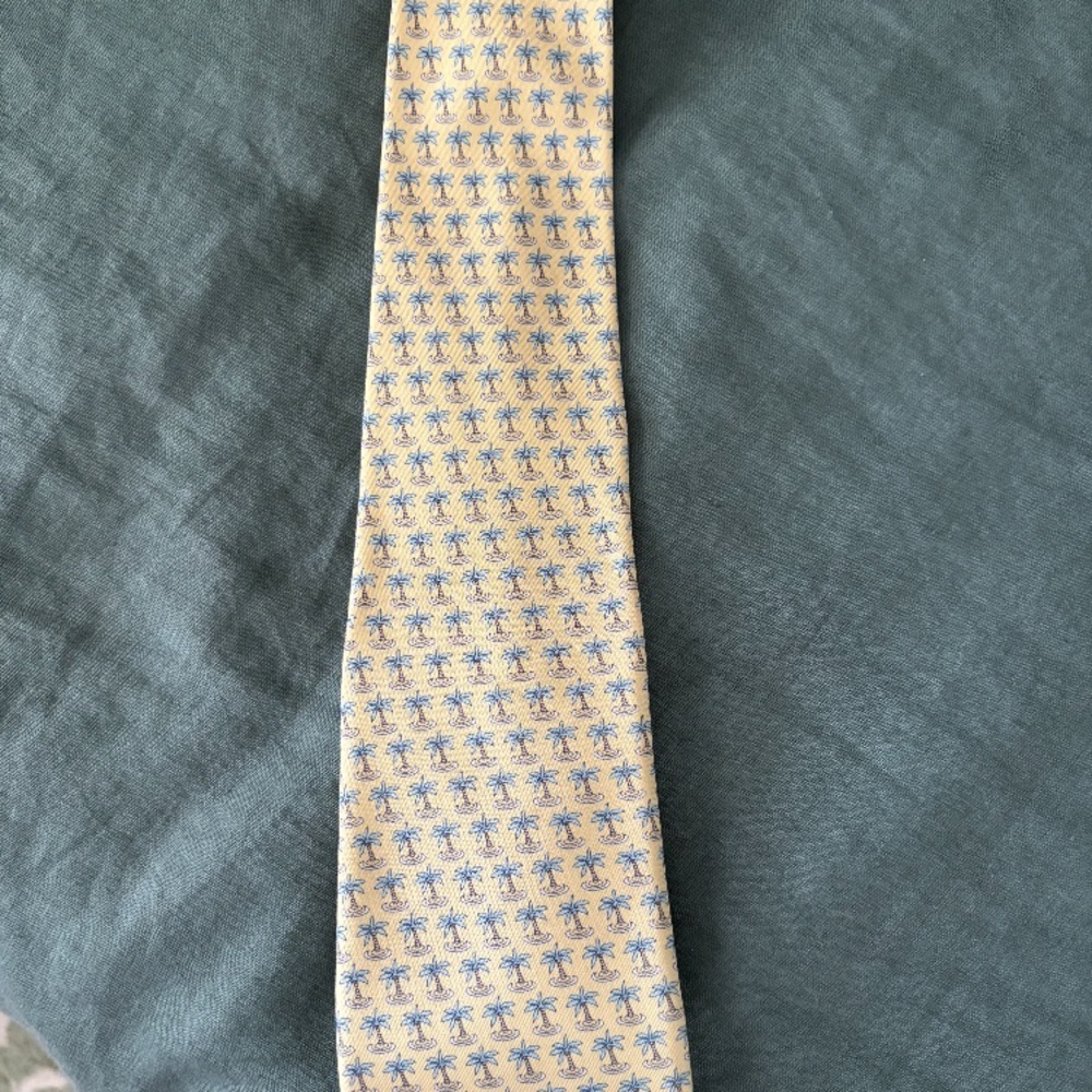 Vineyard Vines Tie with Blue Palm Trees on Yellow